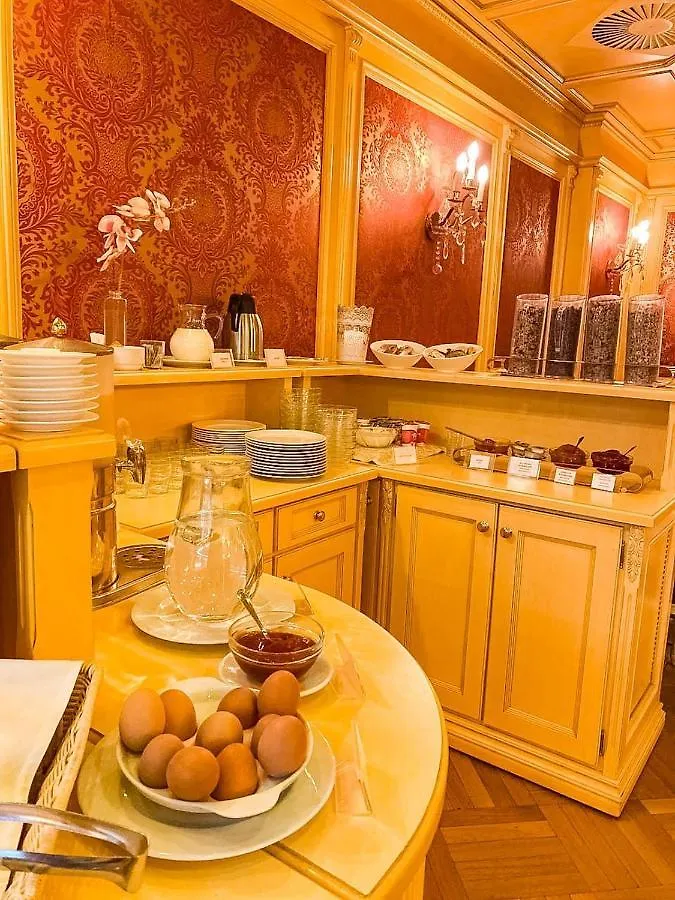 Luxury Family Hotel Royal Palace Prague 5*,