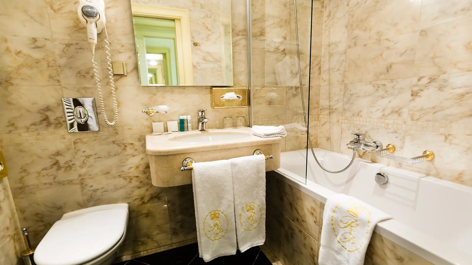 Luxury Family Hotel Royal Palace Prague 5*,